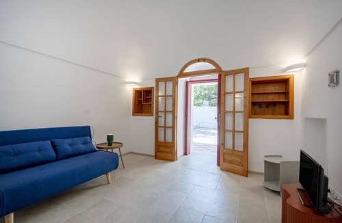 Selva di Fasano Apartment | GuestHost - Trulli Itria: Quercia Room