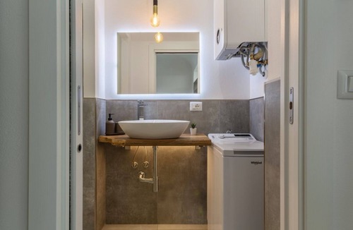 Saragozza-Porto Apartment | GuestHost - We are located on the ground floor of a building with an independent entrance.Open space studio of 37 square meters of space, comfortably accommodates 2 people.The apartment is located 5 minutes by car from the Renato dall'Ara stadium.Zaragoz