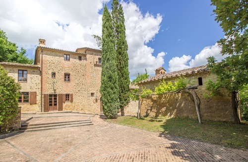 Umbertide House | HAMLET THE POET - TOWER HOUSE