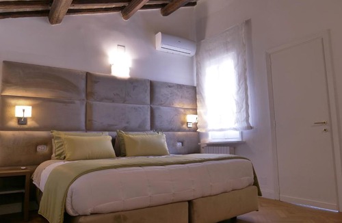 Rione III Colonna House | Helmirage Luxury Trevi
