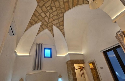 Brindisi Histotic Center Apartment | Heritage Double Suite - Sleep under authentic star-vaulted ceilings