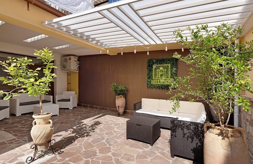 Isola delle Femmine Apartment | Hilten Luxury Sunset Holiday Home with Mountain View, Private Garden and Wi-Fi