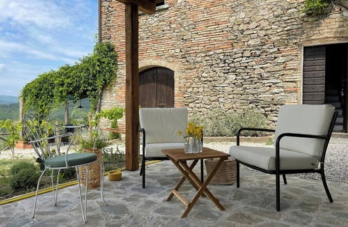 Monte Santa Maria Tiberina House | Historic farmhouse in the Umbrian hills