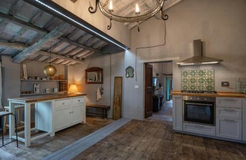 Ferretto House | Historic Farmhouse With Loggia In Cortona