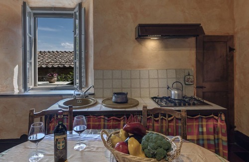Palazzina Apartment | Historic Holding with wonderful swimming pool near Siena, Tuscany, Italy