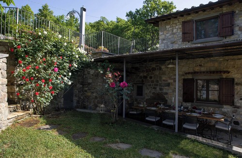 Caprese Michelangelo House | Historic farmhouse in the Tuscan hills