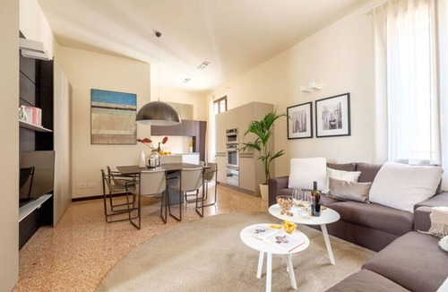 San Marco Apartment | Historic Palazzo Apartment in San Samuele with elevator and Sleeps 6