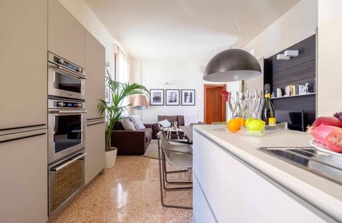 San Marco Apartment | Historic Palazzo Apartment in San Samuele with elevator and Sleeps 6