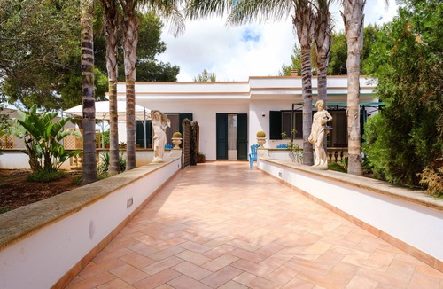 Racale Apartment | Holiday Apartment 'Villetta del Salento 1' with Garden & A/C