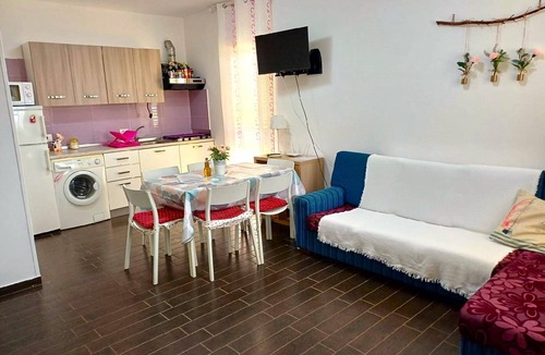 Laureana Cilento House | Holiday flat 'Pomegranate' with pool