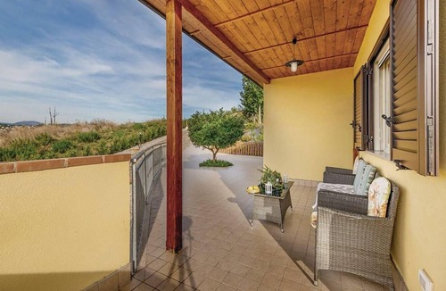 Laureana Cilento House | Holiday flat 'Pomegranate' with pool