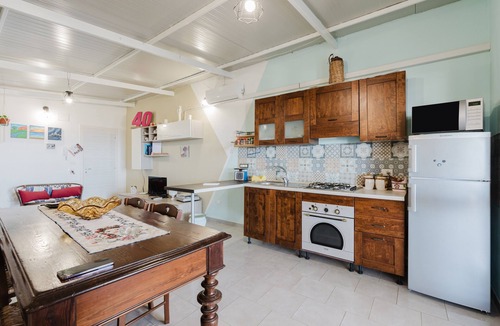 Partinico Apartment | Holiday Home 'Angela' with Sea View, Wi-Fi and Air Conditioning