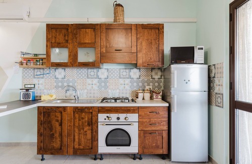 Partinico Apartment | Holiday Home 'Angela' with Sea View, Wi-Fi and Air Conditioning