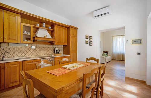 Magliano in Toscana House | Holiday Home 'Appartamento 3' with Shared Garden, Wi-Fi and Air Conditioning