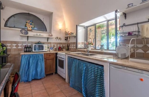 Farnese Villa | Holiday Home "Casa La Scuderia" with Shared Garden & Wi-Fi
