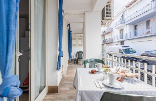 Terrasini House | Holiday Home 'Casavacanzefranca - 12' with Balcony, Wi-Fi and Air Conditioning