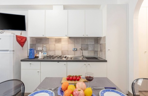 Terrasini House | Holiday Home 'Casavacanzefranca - 14' with Balcony, Wi-Fi and Air Conditioning
