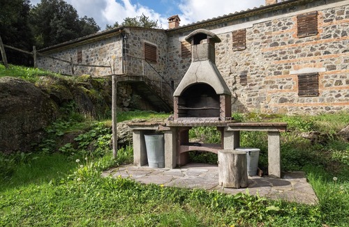 Radicofani House | Holiday Home 'Colline' with Balcony and Wi-Fi