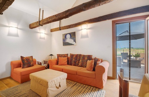 Chioggia House | Holiday Home 'Cozy Country Loft Oleandro' with Private Terrace, Wi-Fi and Air Conditioning