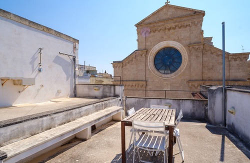 Maruggio House | Holiday Home 'Dimora Storica Maruggio' with Terrace & A/C