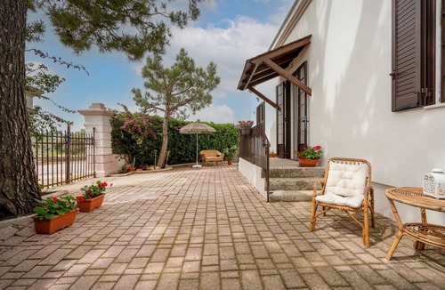Monopoli House | Holiday Home 'Exclusive Maison Valentina' with Private Garden, Wi-Fi and Air Conditioning