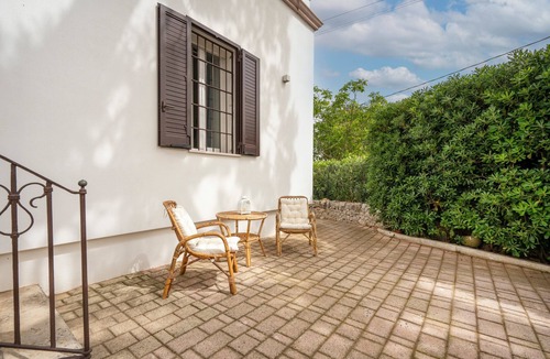 Monopoli House | Holiday Home 'Exclusive Maison Valentina' with Private Garden, Wi-Fi and Air Conditioning
