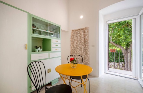 Monopoli House | Holiday Home 'Exclusive Maison Valentina' with Private Garden, Wi-Fi and Air Conditioning