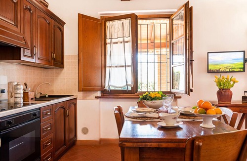 La Pesta House | Holiday Home 'Il Cerreto – Casa Rosmarino' with Private Garden, Wi-Fi & Air Conditioning