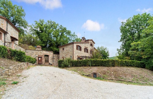 Ficulle Apartment | Holiday Home in Ficulle with Pool Access