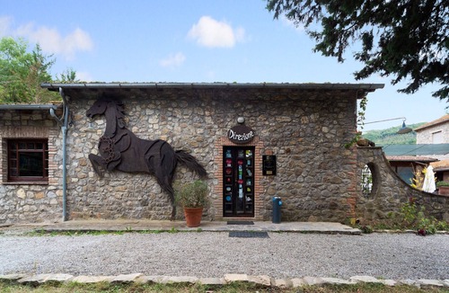 Ficulle Apartment | Holiday Home in Ficulle with Pool Access