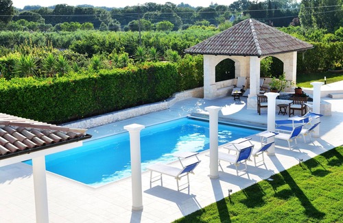 Specchiaruzzo House | Holiday Home in Itria Valley with Pool