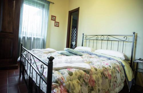 Paciano House | Holiday Home in Paciano with Swimming Pool,Terrace,Billiards