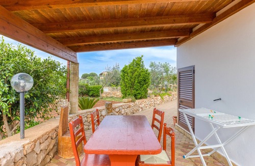 Morciano di Leuca House | Holiday Home 'Del Cuoco' with Shared Pool, Private Garden and Air Conditioning