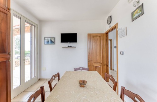 Morciano di Leuca House | Holiday Home 'Del Cuoco' with Shared Pool, Private Garden and Air Conditioning
