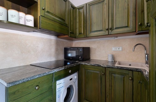 Capoliveri House | Holiday Home 'Kim' with Private Garden, Wi-Fi and Air Conditioning