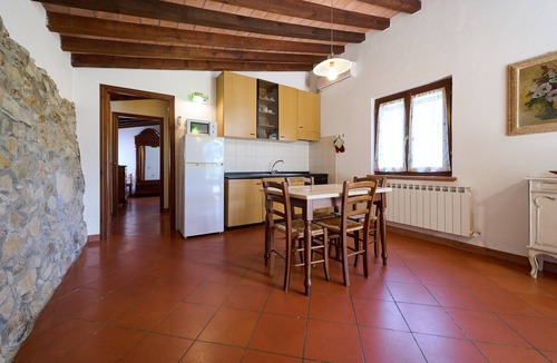 Suvereto House | Holiday Home 'La Carraia' with Private Terrace, Wi-Fi and Air Conditioning