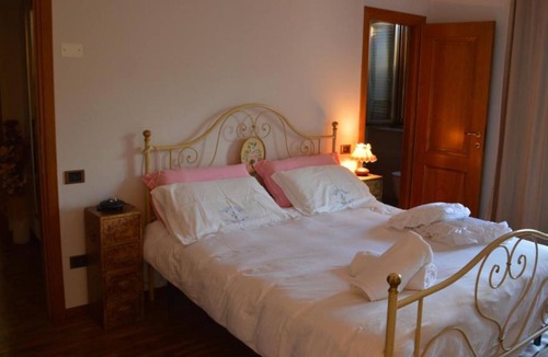 Collesanto House | Holiday Home 'La Casa Di Lupin A Perugia' with Shared Terrace and Wi-Fi