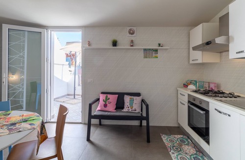 Zona Portuale House | Holiday Home "La Dimora della Luna" with Sea View, Terrace and Wi-Fi