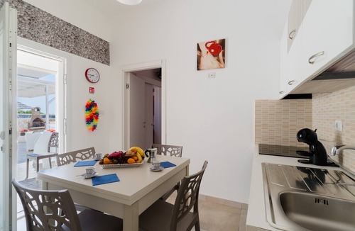 Porto Cesareo House | Holiday Home 'Luna Rossa' with Private Terrace, Wi-Fi and Air Conditioning