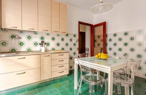 Quartiere XXII Collatino House | Holiday Home 'Tibvr House-stazione Tiburtina' with Balcony, Wi-Fi and Air Conditioning