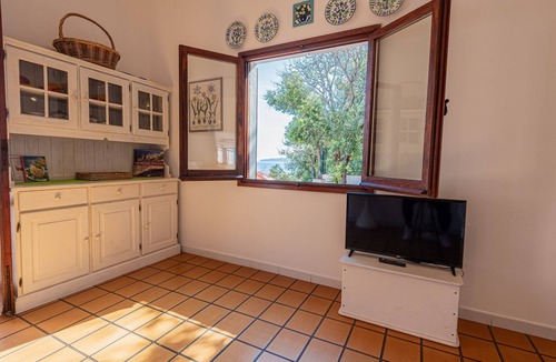 Portoferraio House | Holiday Home 'Trilocale Maestrale Beach' with Sea View, Private Terrace & Air Conditioning