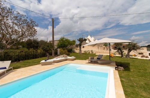 Martina Franca House | Holiday Home 'Trulli Terralunga' with Pool and Wi-Fi