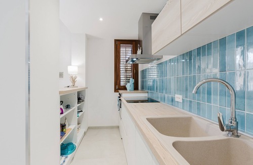 San Vito Lo Capo House | Holiday Home 'Viky Vacanze A San Vito Lo Capo' with Mountain View, Wi-Fi and Air Conditioning
