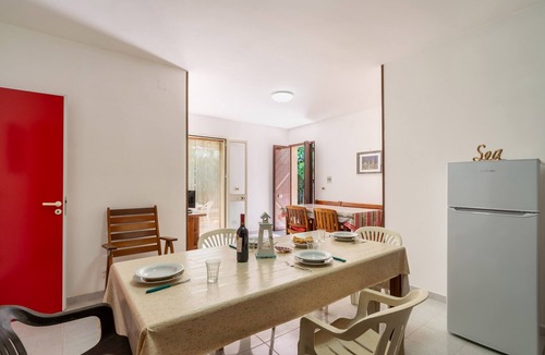 Porto Cesareo House | Holiday Home "Villetta Irlanda" with Garden & Wi-Fi