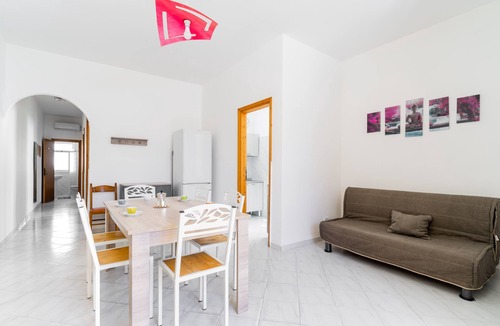 Scala di Furno House | Holiday Home 'Villa Lido Hookipa' with Private Terrace and Air Conditioning