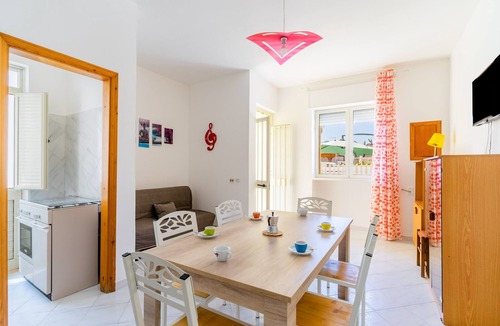 Scala di Furno House | Holiday Home 'Villa Lido Hookipa' with Private Terrace and Air Conditioning