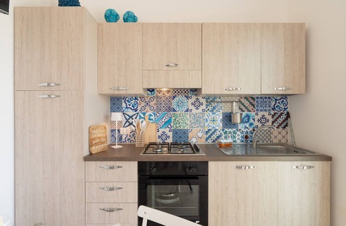 Menfi House | Holiday Home 'Villa Gioberta, Fiori' with Shared Pool, Wi-Fi and Air Conditioning