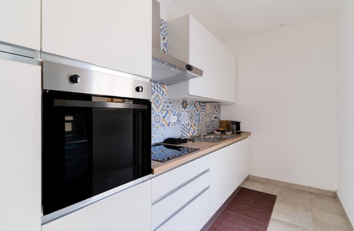 Santa Maria al Bagno House | Holiday Home 'Villino Lillo' with Shared Terrace, Wi-Fi and Air Conditioning