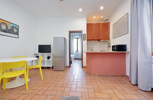 Quartiere XVII Trieste Apartment | Homs, Comfortable 1 Br Apartment By Halldis