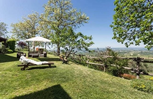 Montecchio Apartment | Horizon holiday home